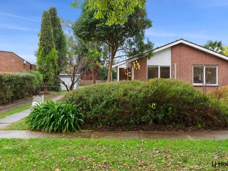 Beautifully refreshed 3 bedroom home - Ready to move in now!