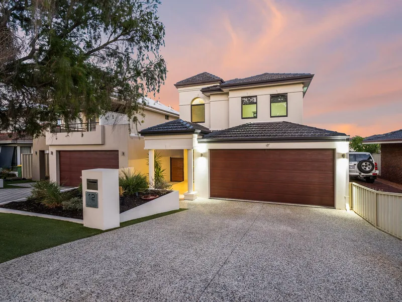 FAMILY SIZED ATRIUM HOME OPPOSITE PARKLANDS