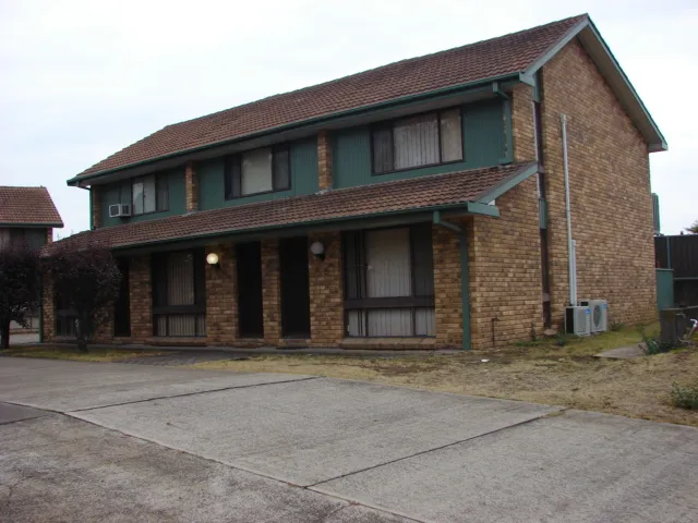 TWO BEDROOM TOWN-HOUSE IN QUIET CUL-DE-SAC STREET CLOSE TO SHOPS