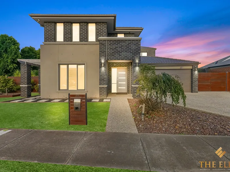 Immaculate Family Living at a Prime Location!