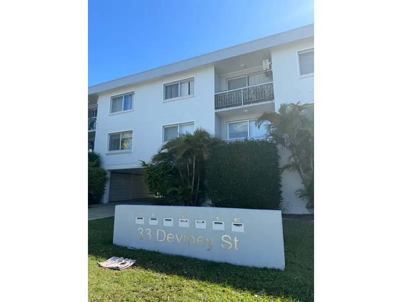 Charming 2 Bedroom Unit