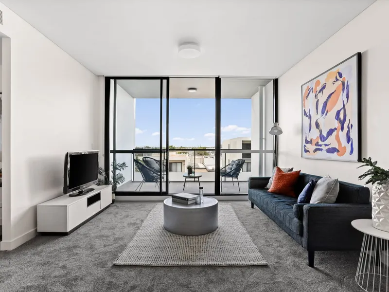 Modern Luxury Living: Stylish Apartment with Panoramic Views
