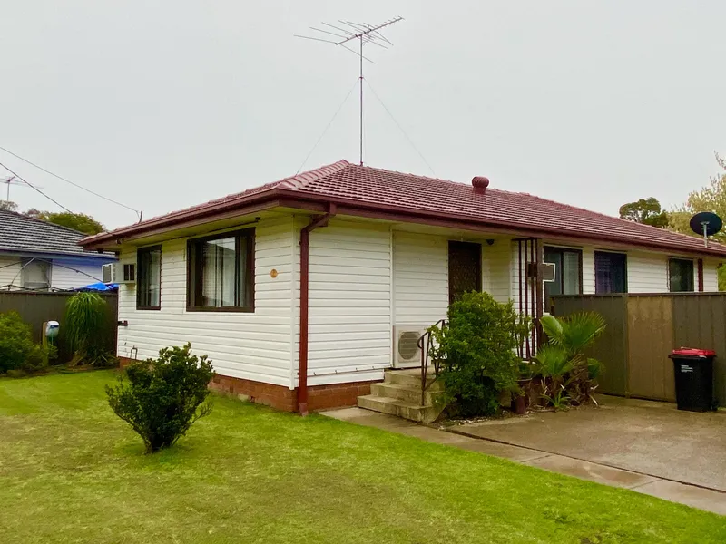 4 BEDDA WITH A POOL!