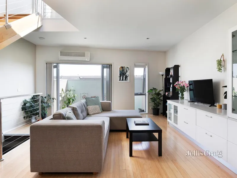 Flawless indoor/outdoor entertainer