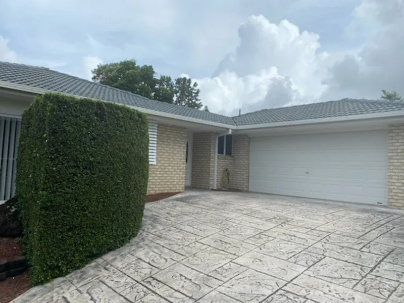 HUGE 5 BEDROOM FAMILY HOME