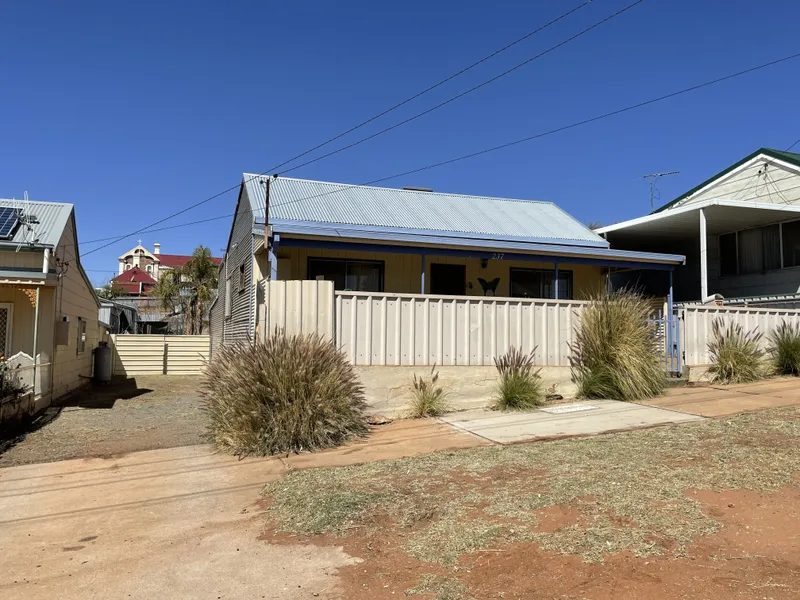 4 BEDROOMS + BIG SHED + CENTRAL LOCATION