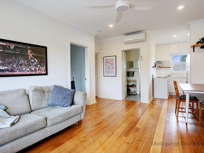 Chic Living in Pristine Locale