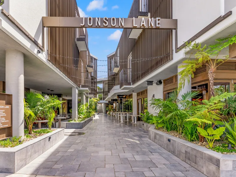 BRAND NEW ARCHITECTURALLY DESIGNED APARTMENT