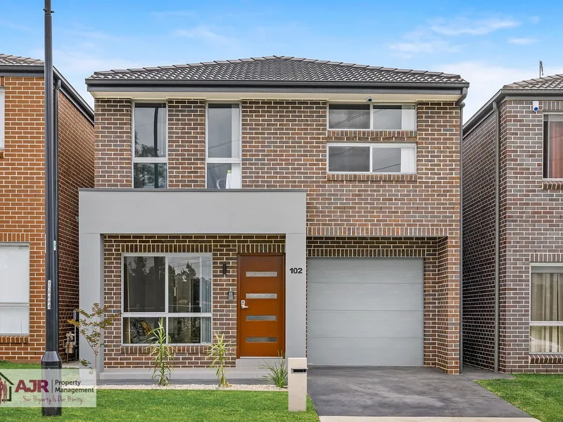 SHORT WALK TO ST LUKES SCHOOL