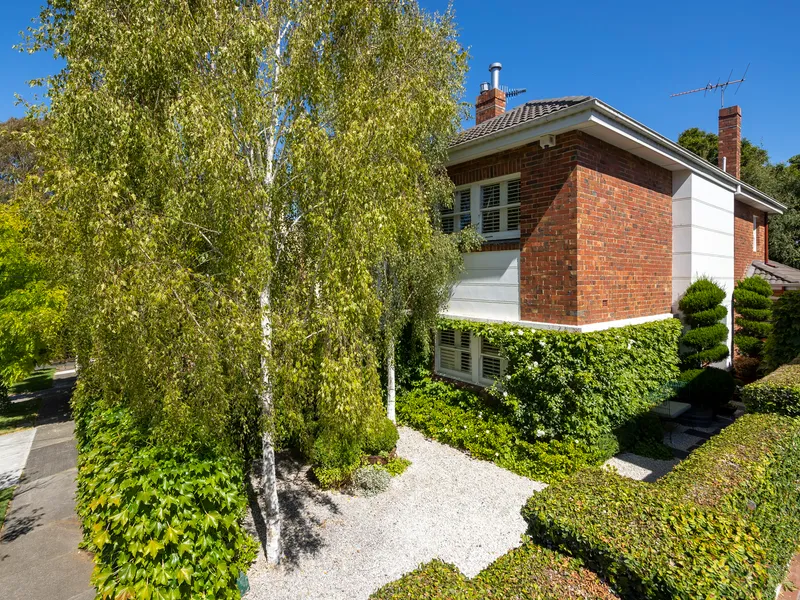 Superbly Renovated Garden Sanctuary