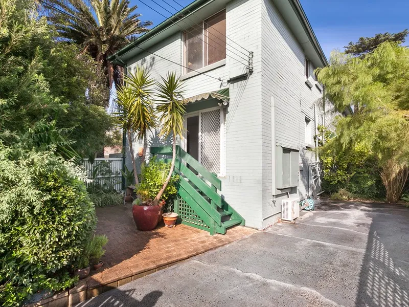 PRIVATE APARTMENT IN IDEALIC LOCATION.