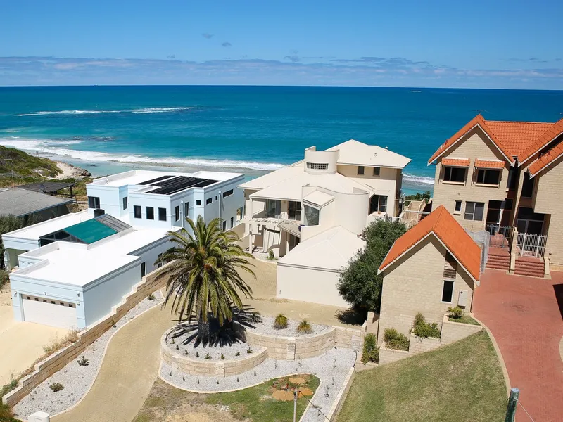 YANCHEP - TUSCANY BY THE SEA - TRI-LEVEL, OCEAN FRONT, FULLY FURNISHED FAMILY HOME WITH SWIMMING POOL