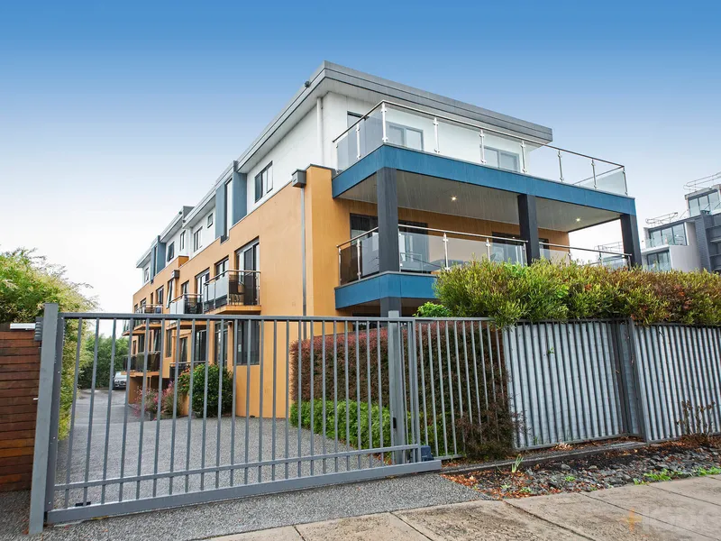 Renovated Entertainer with a Brilliant North Facing Entertaining Balcony