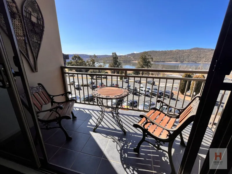 Centrally located 3 bedroom apartment - $600/week Summer Lease