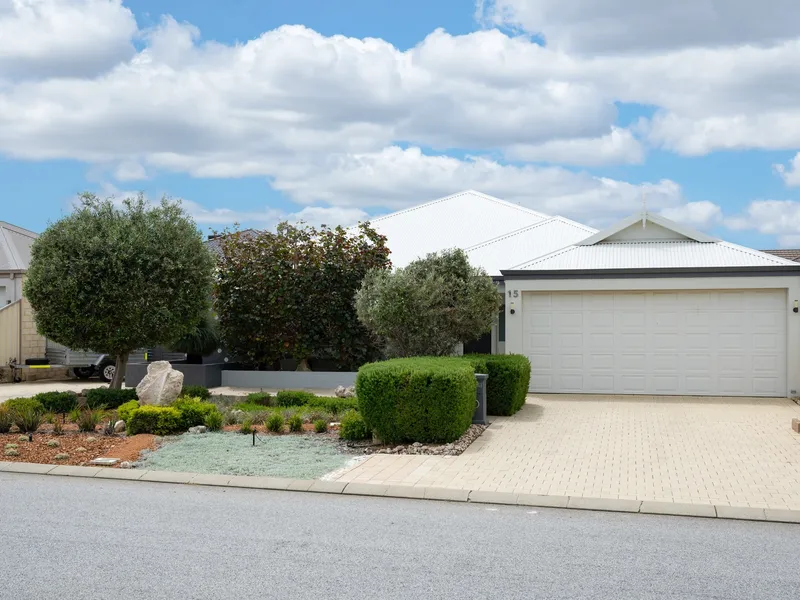 Beautiful modern home in beachside Madora Bay 7.4 Star rating with the nationwide house energy rating scheme
