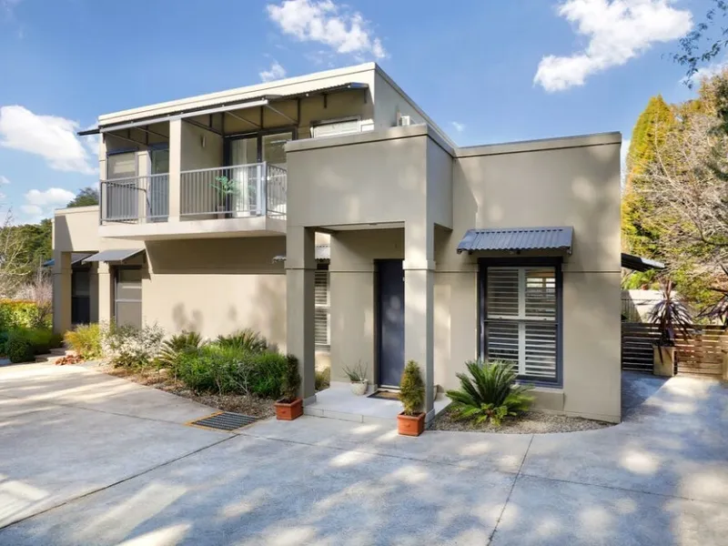 Stunning Townhouse on Leura Mall