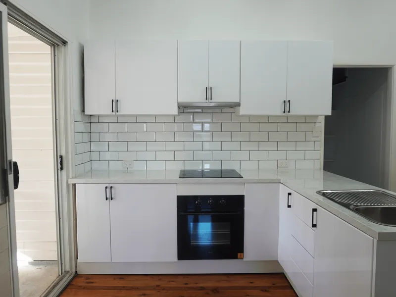 Newly Renovated & Easy Walk to Train Station 