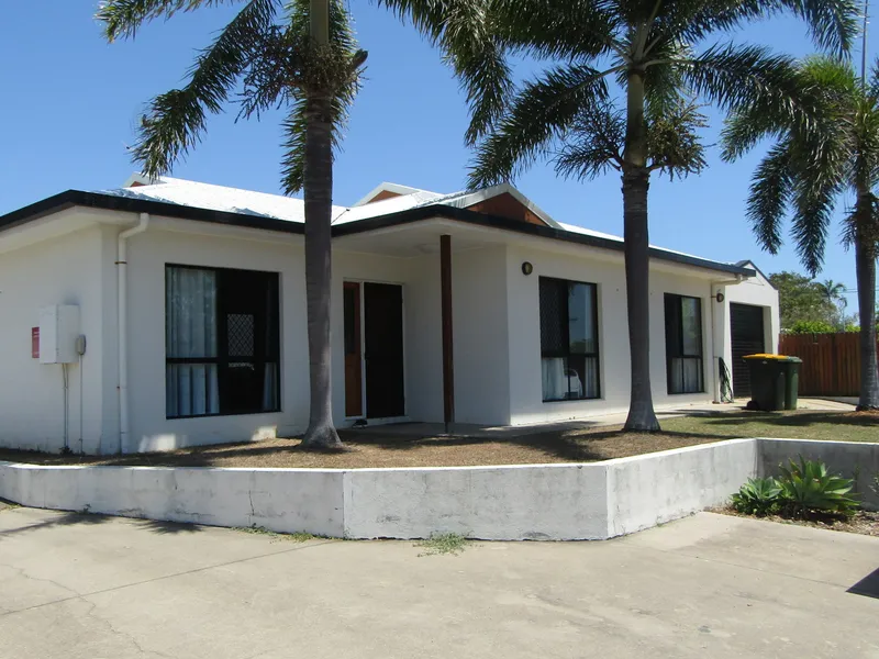 Villa with Street Appeal & Close to Town