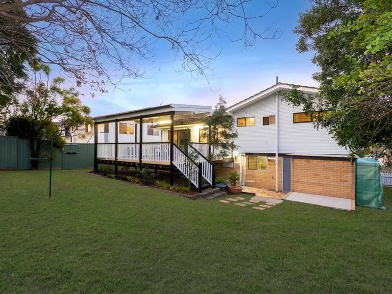 Beautiful and spacious Keperra fully fenced home, with a massive deck and manicured lawn.