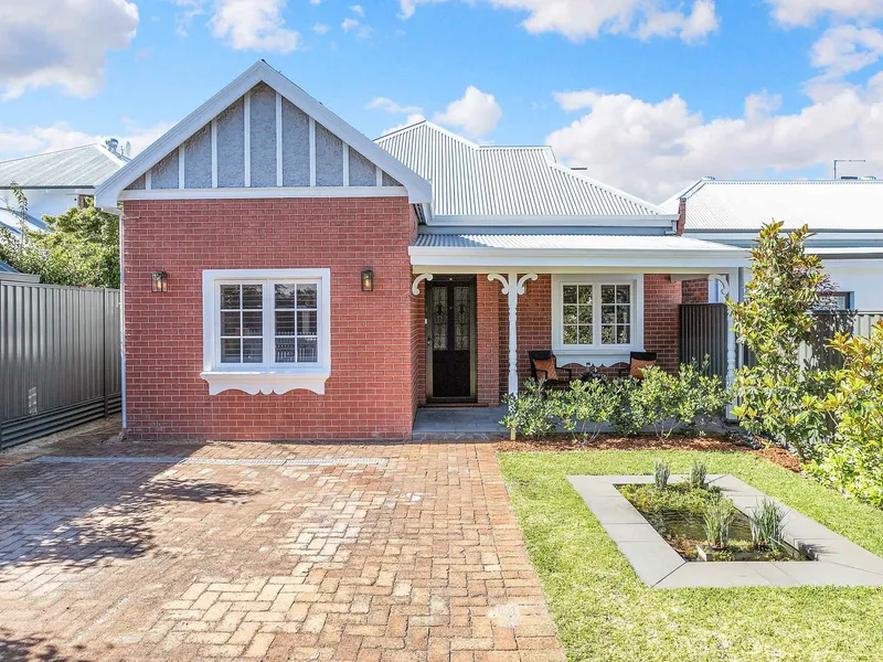 Its classy and edgy with the all charm plus the New York Vibes!