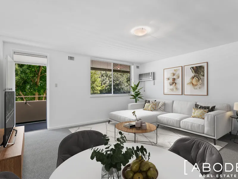 RECENTLY REFURBISHED APARTMENT WAITING FOR THE RIGHT TENANT!