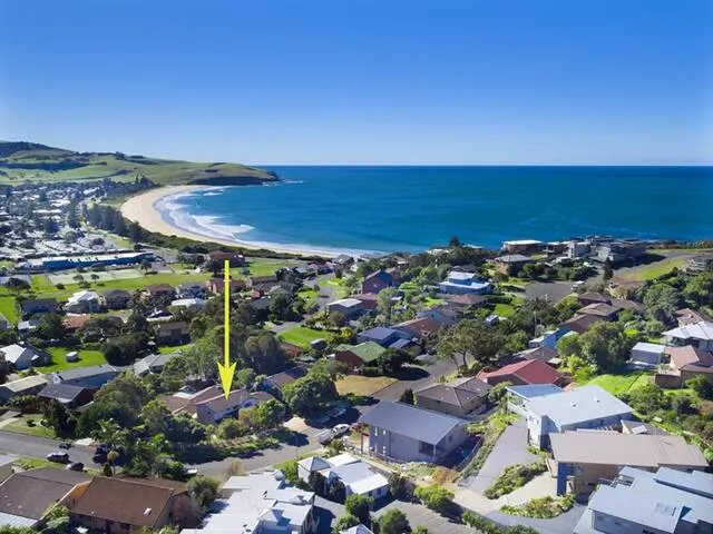 Fully Furnished Large Family Beachside Home