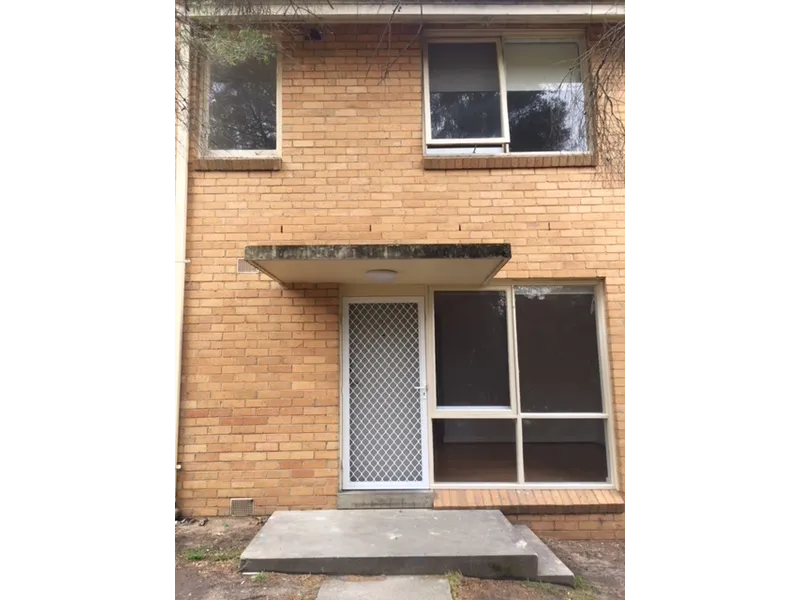 A MUST INSPECTION - TOWNHOUSE IN PRIME LOCATION