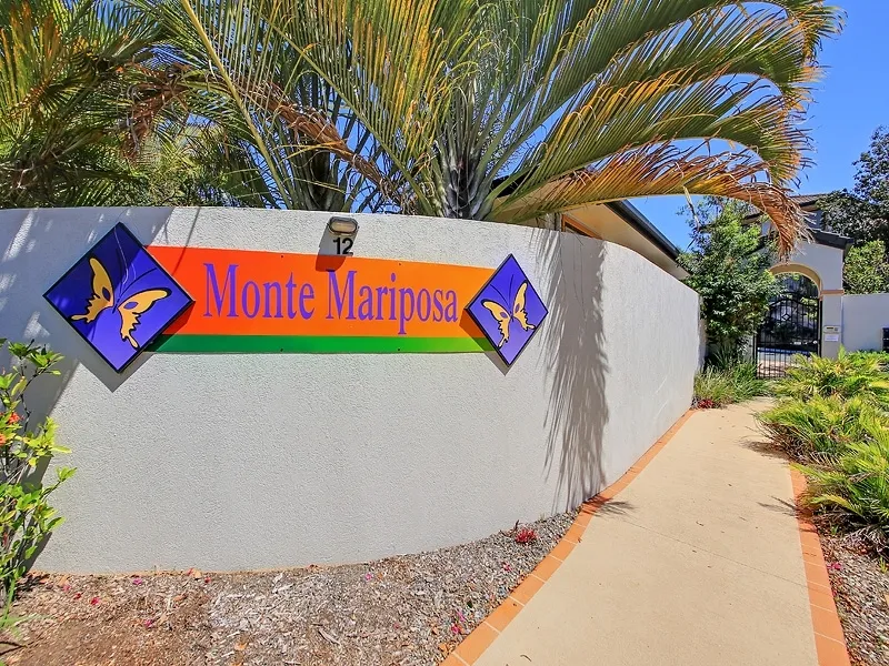 Resort style, 2-stories Townhouse in Carindale