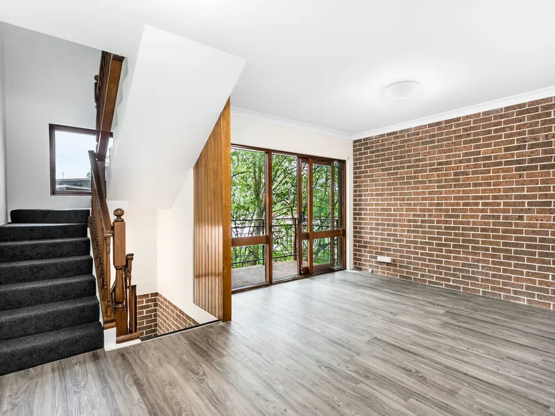 Generously proportioned townhouse