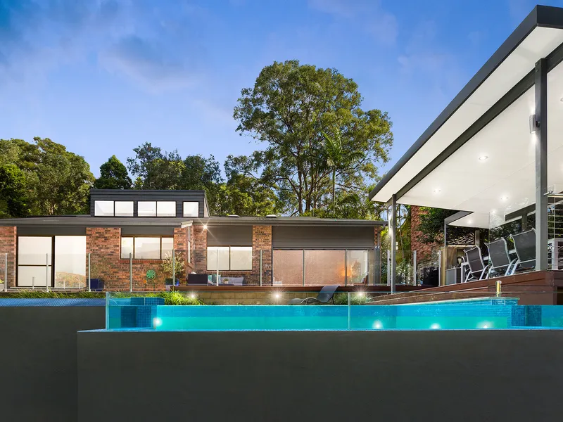 Family entertainer on reserve with pool