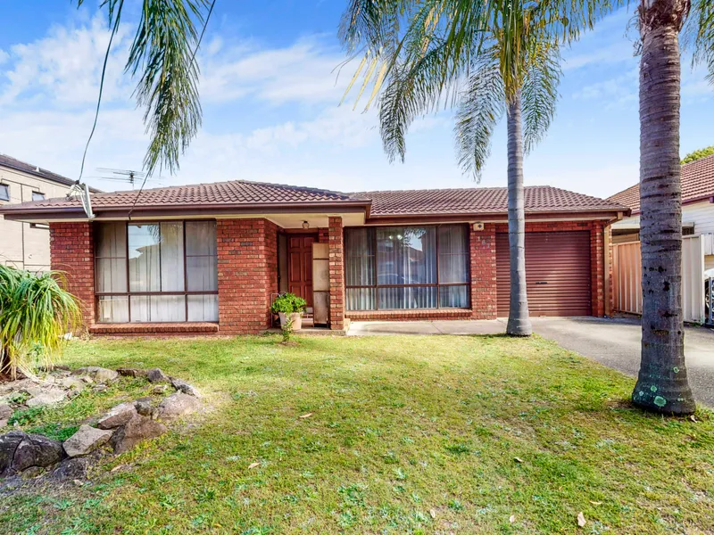 BRICK BEAUTY ON 512SQM APPROX  14.630m FRONTAGE  R3 ZONING!