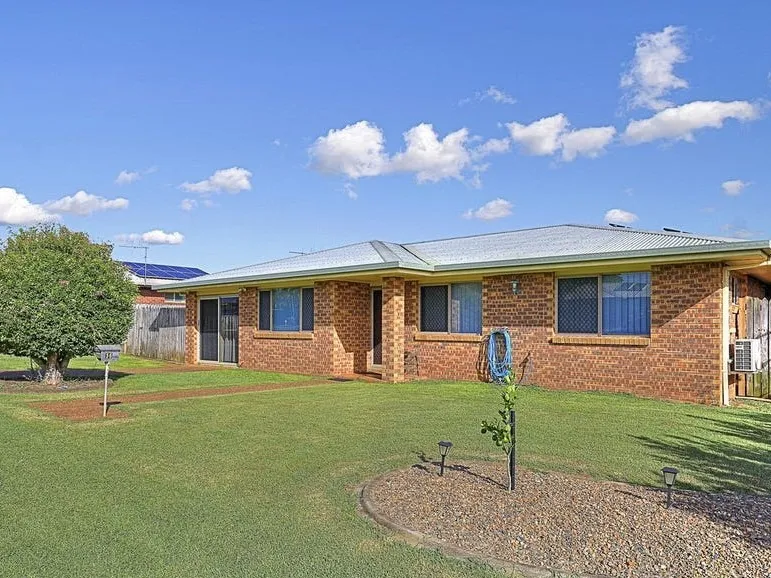 4 bedroom brick home with solar in popular Avoca