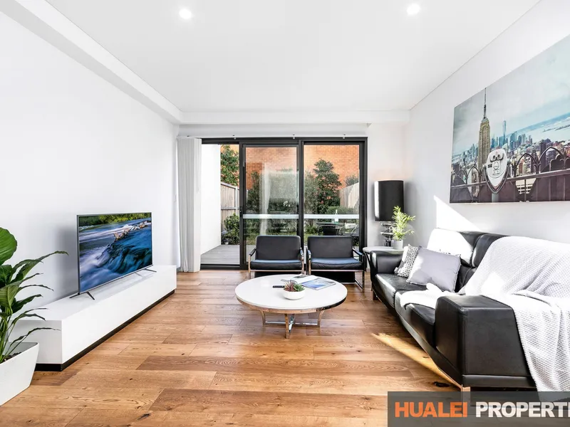 Terrace-Style 2 Storey Apartment In Waterloo