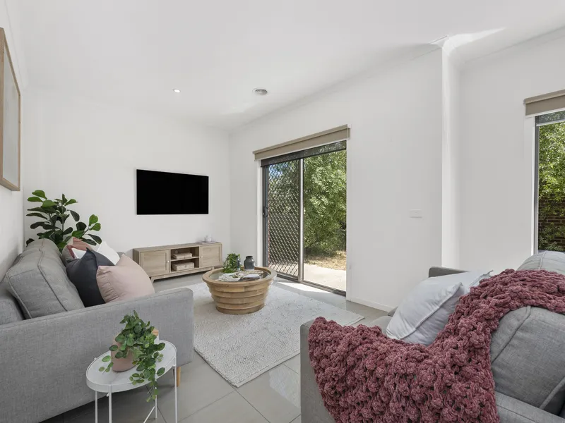 Low Maintenance Unit In Premier Location