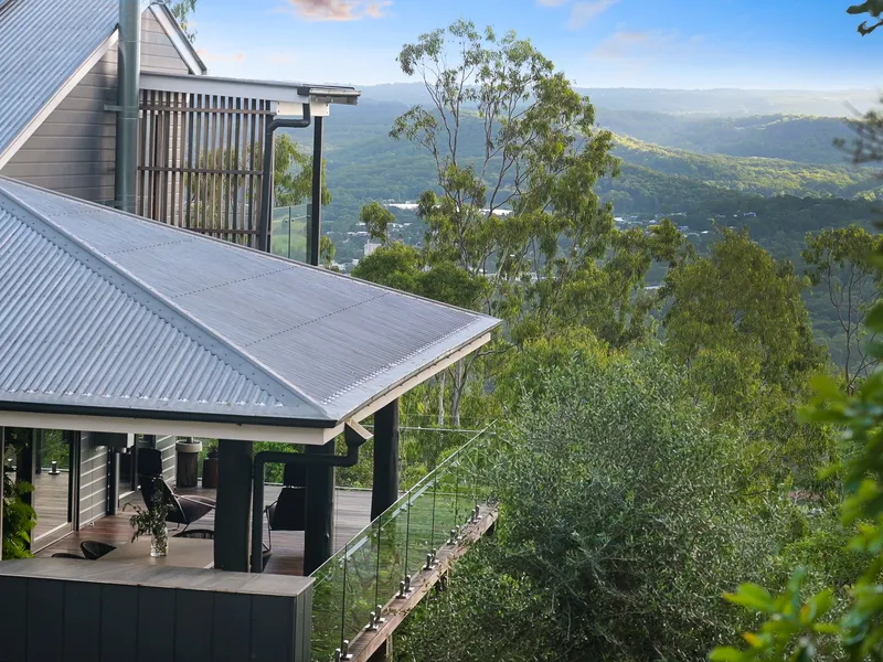 THE IDEAL PRIVATE GETAWAY WITH SHOW STOPPING VIEWS!