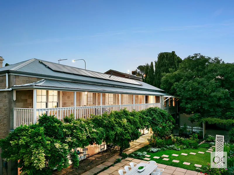 EXTENDED VILLA ON EXPANSIVE GROUNDS WITH STUNNING CITY VIEWS