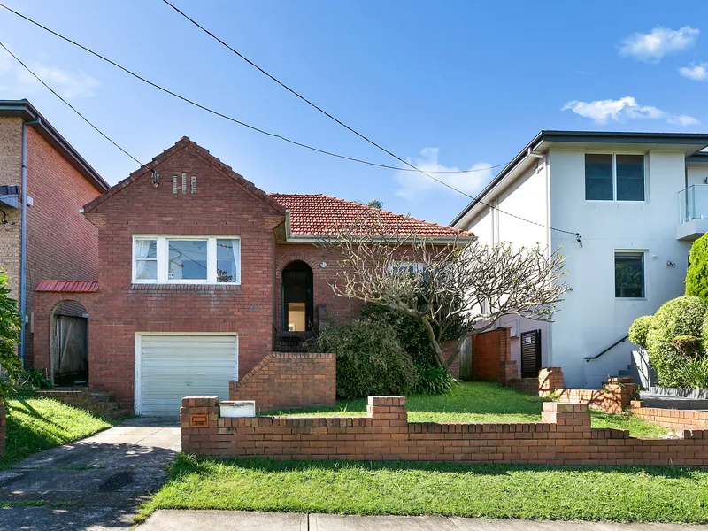 Original freestanding home on 540sqm with city skyline glimpses