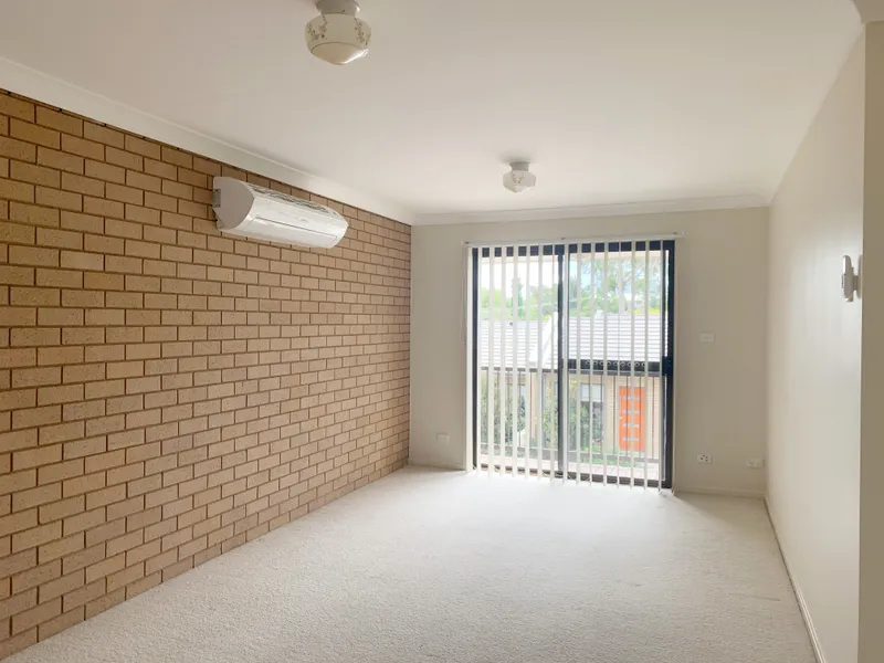 NORTH TAMWORTH - Two Storey Townhouse - Walking Distance to Tafe & Hospital