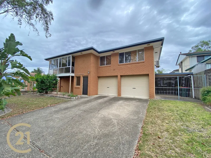 DOESN'T PRETEND TO BE, IT IS THE ENTERTAINERS DELIGHT!