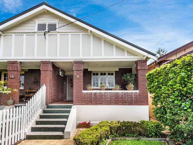 A sun-filled family classic surrounded by parkland