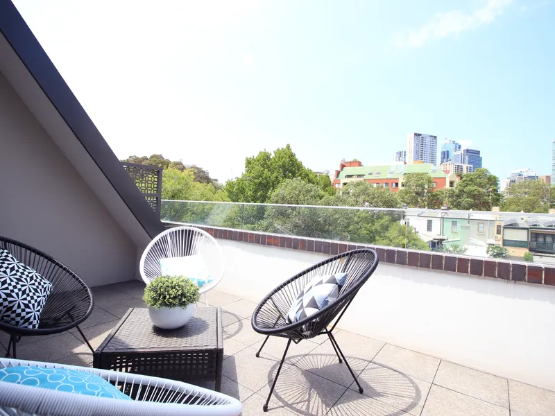 Penthouse style fully furnished 3 bedroom apartment with city views with 2 parking