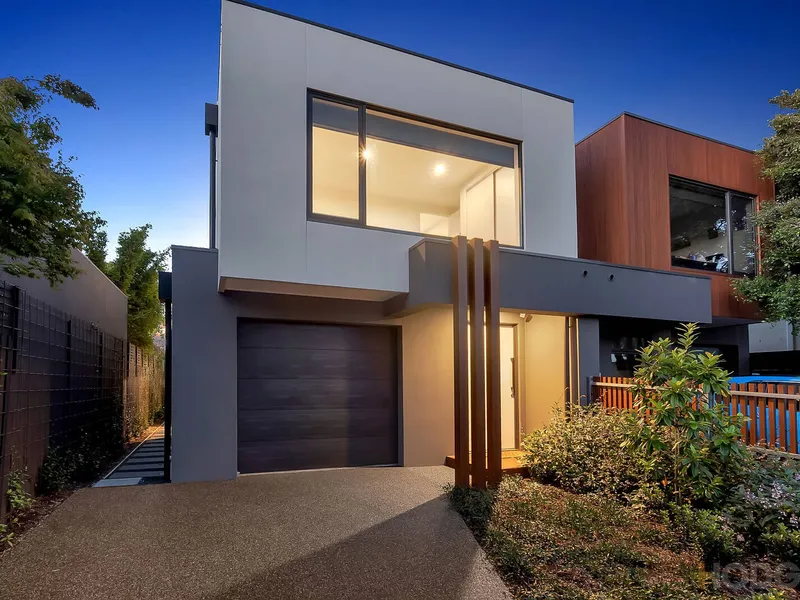 DESIGNER STYLE & LUXURY BY THE BAY