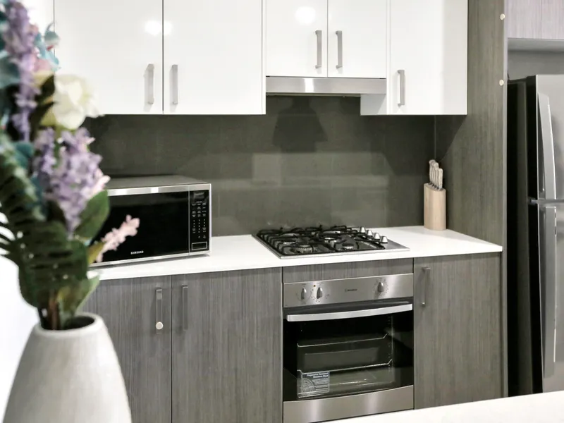 MASSIVE PRISTINE 2 BEDROOM APARTMENT WITH EASY ACCESSIBILITY!