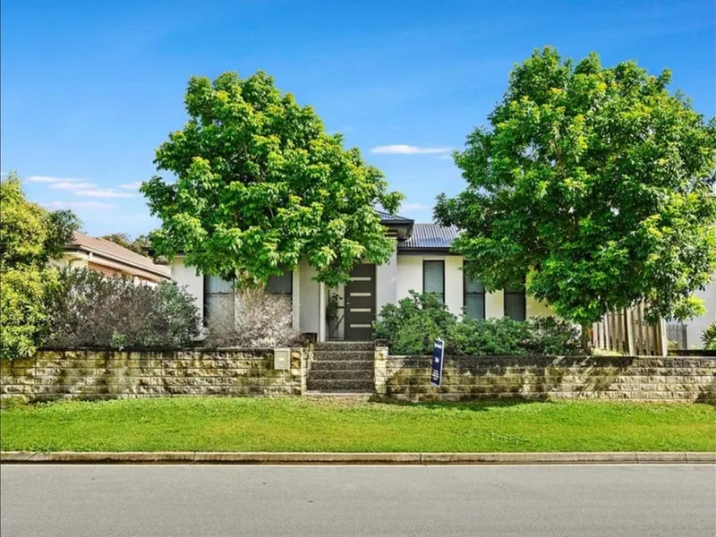LOW MAINTENANCE AND SPACIOUS 3 BEDROOM SINGLE STOREY HOME WITH DOUBLE AIR CONS AVAILABLE SOON!!