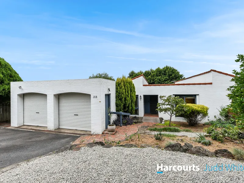 Multigenerational family entertainer with exquisite views