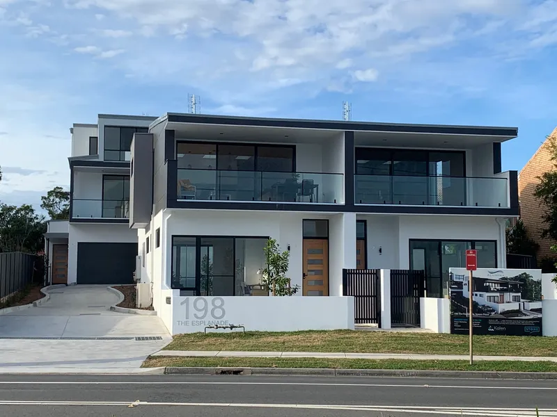 ALUMINA – Luxurious Waterfront Living -       Construction nearing completion. Book an exclusive walk through now.