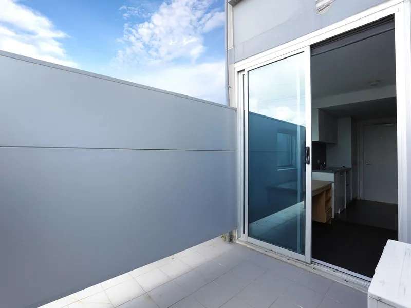 Modern studio apartment with rare terrace