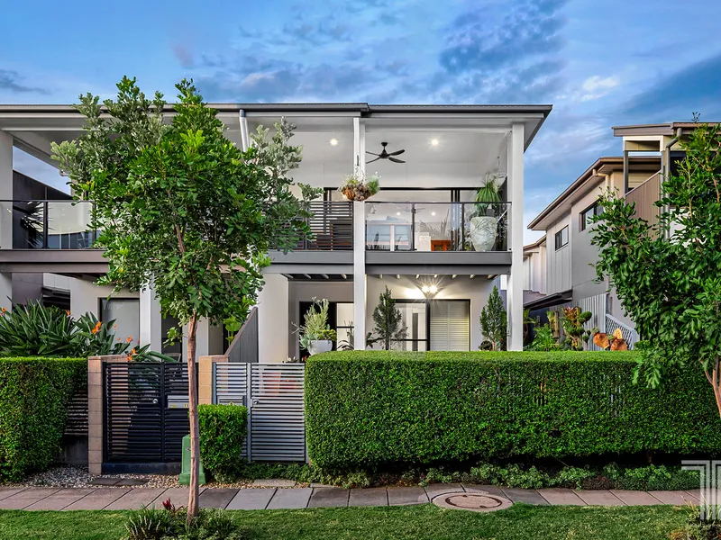 Riverside Lifestyle at a Blue-chip Address