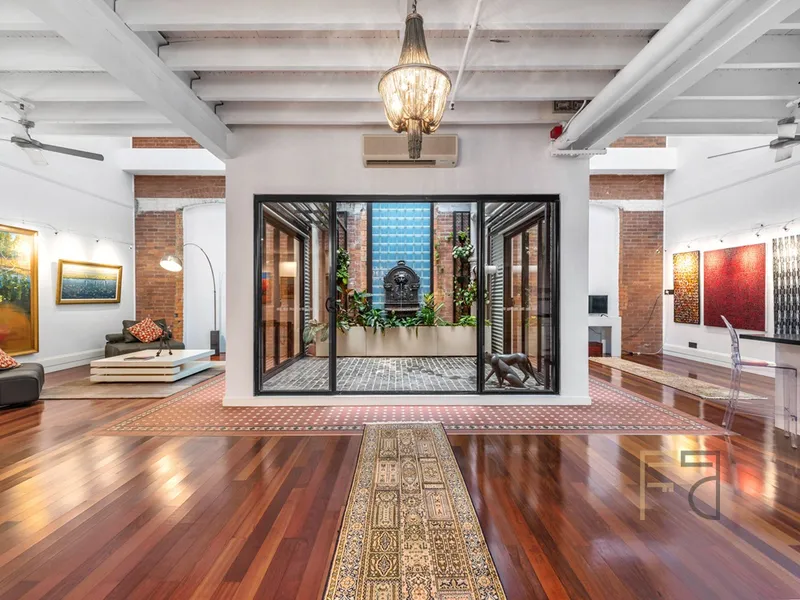 LUXURY 3 BRM 2.5 BATH WOOLSTORE APARTMENT WITH COURTYARD - TENERIFFE