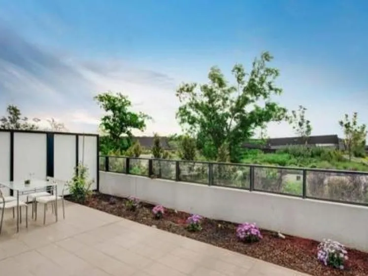 OUTSTANDING 2 BEDROOMS WITH LARGE TERRACE